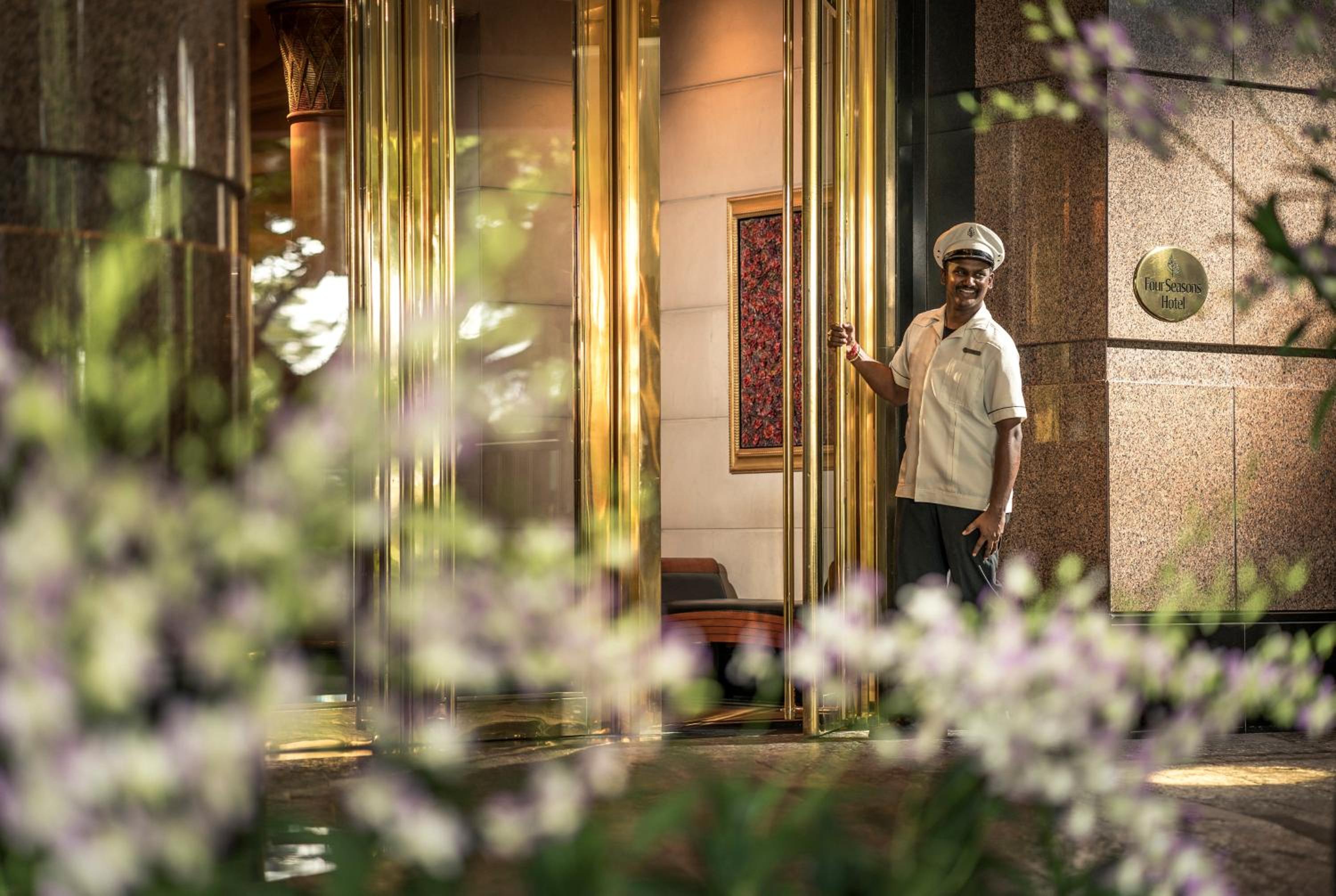 Four Seasons Hotel Singapore, Singapore, Singapore (photo 2)