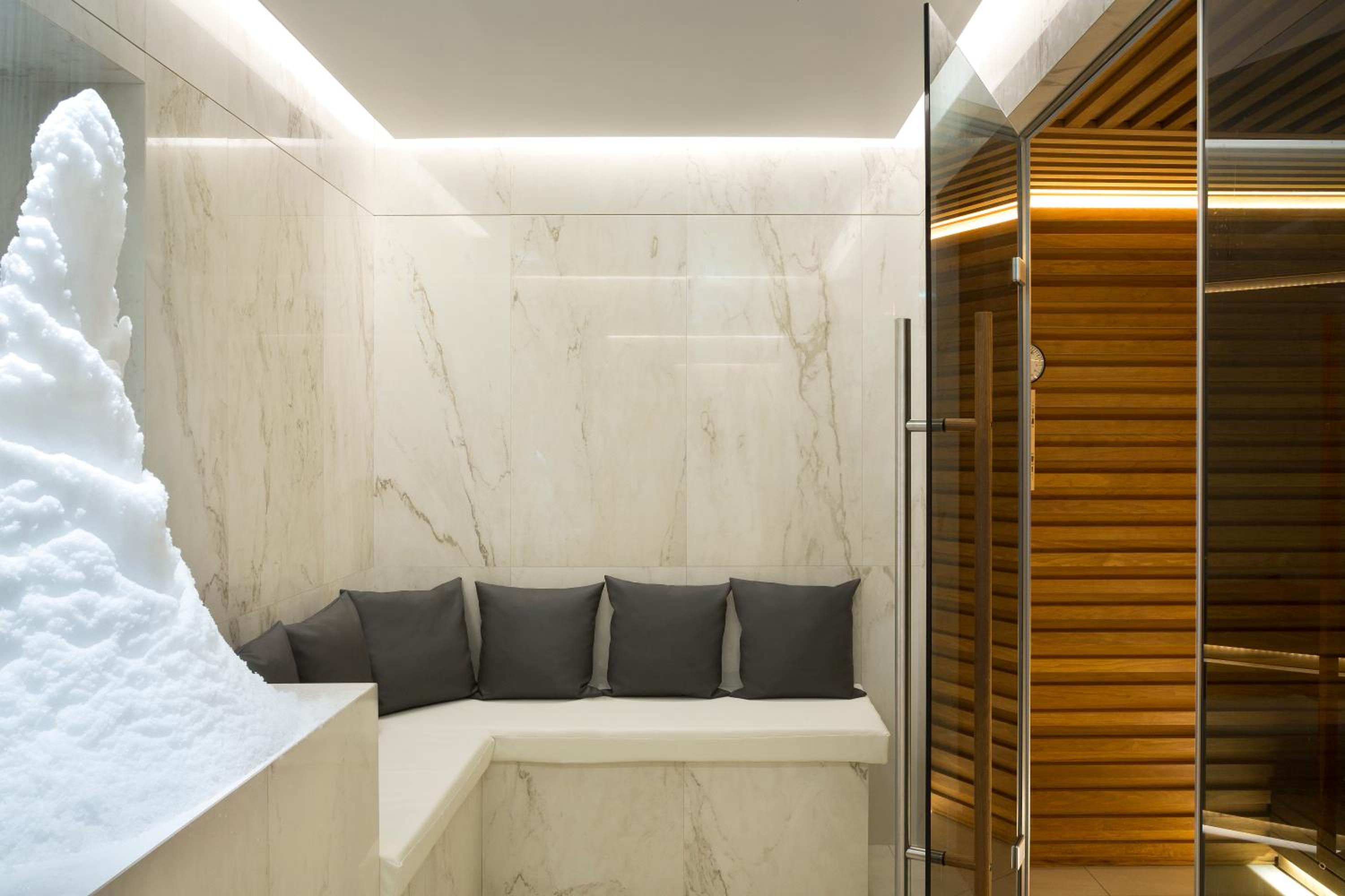 Hôtel Barrière Le Majestic Cannes, Cannes, France (photo 6)