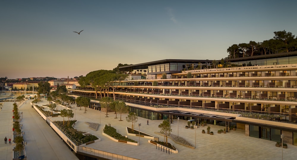Leading Hotels in Eastern Europe & Türkiye: The Full List