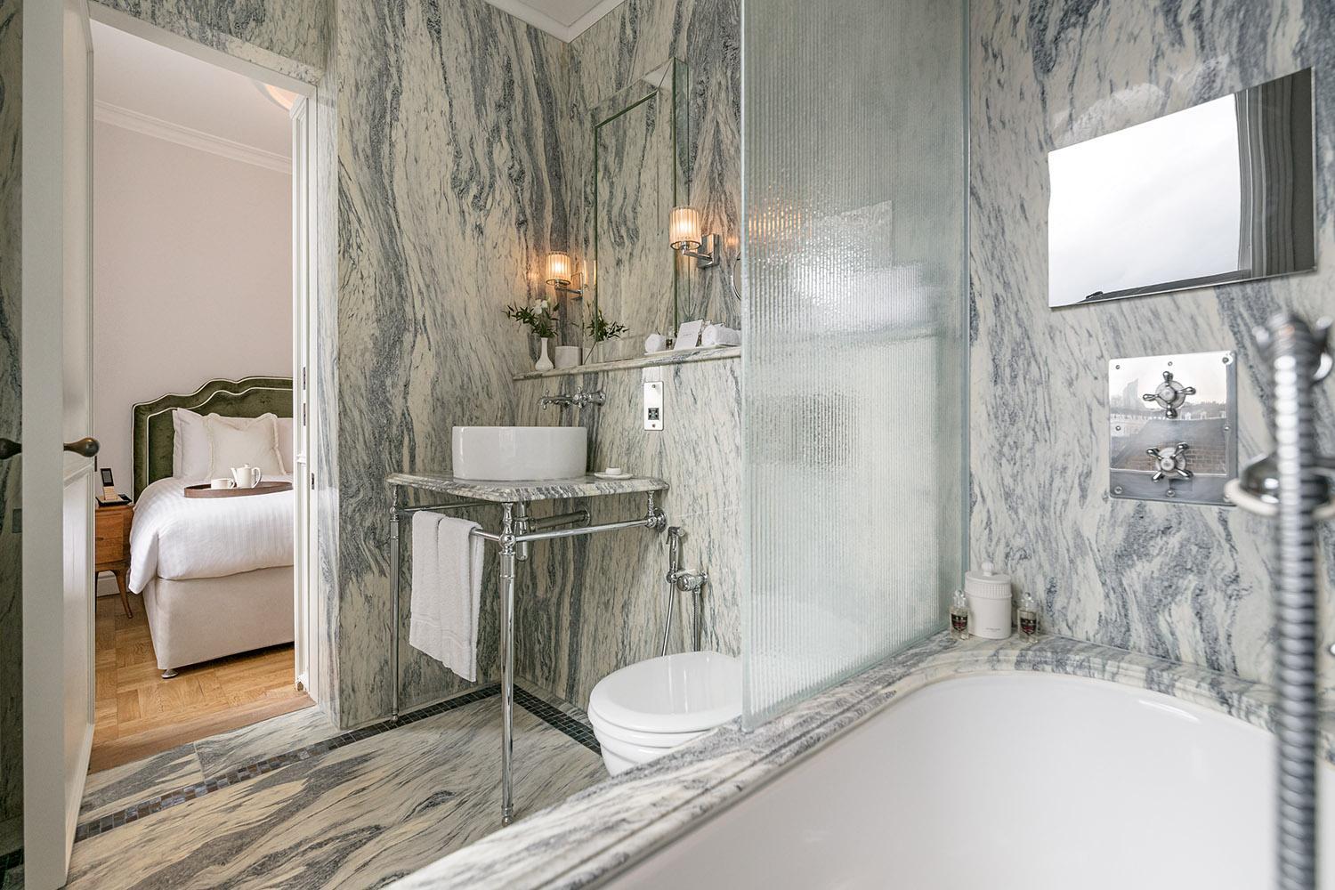 The Adria, London, England (photo 6)