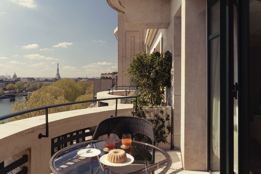 Cheval Blanc Paris, Paris, France (photo 6)