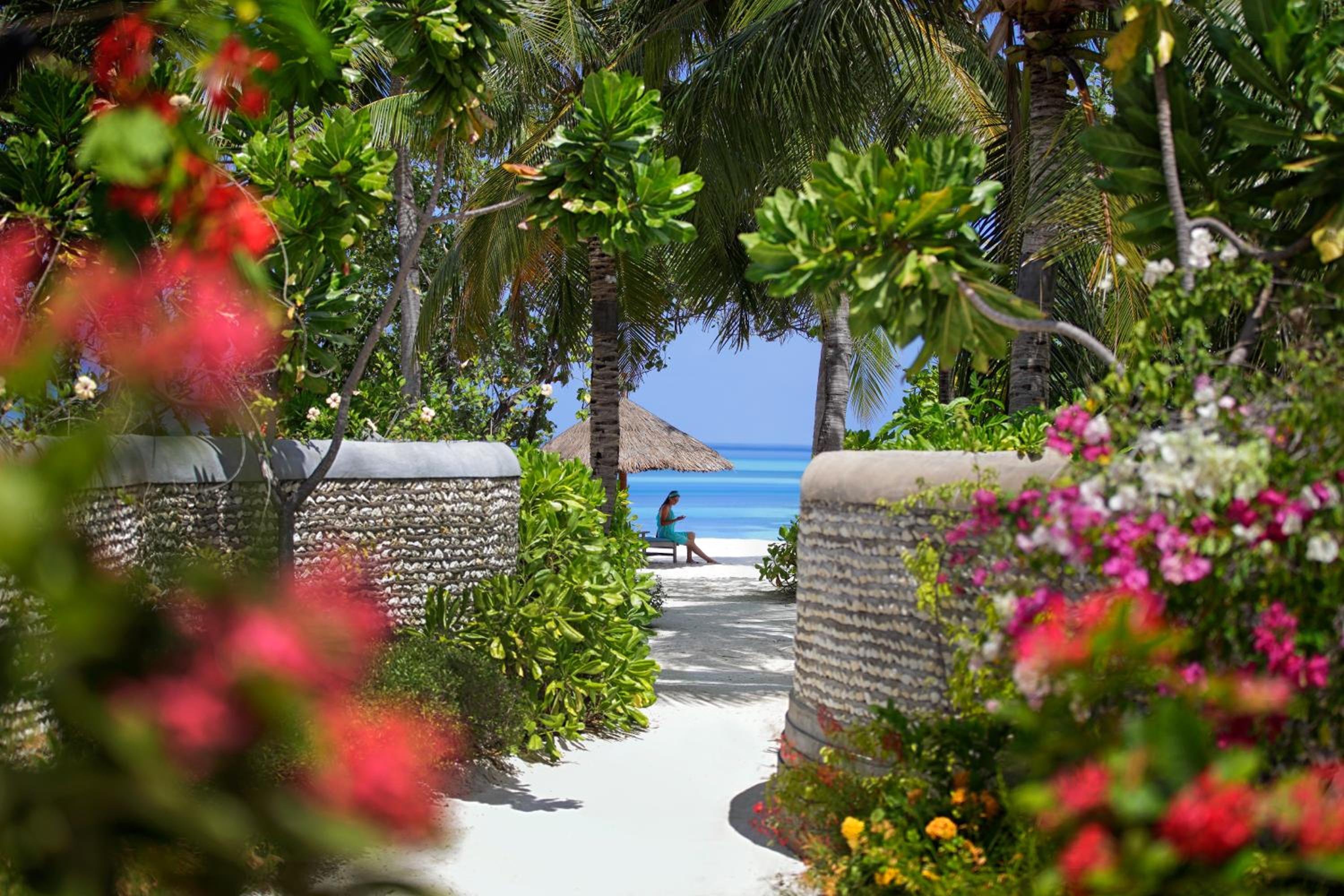 Four Seasons Resort Maldives at Kuda Huraa, Kuda Huraa, Maldives (photo 2)