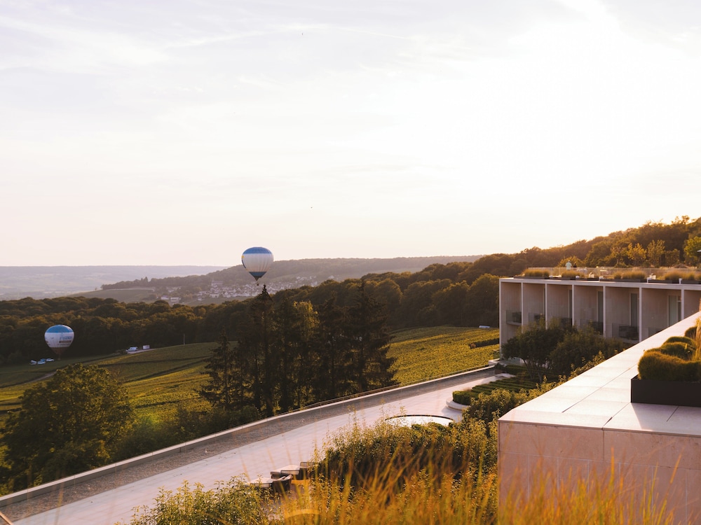 Royal Champagne Hotel & Spa